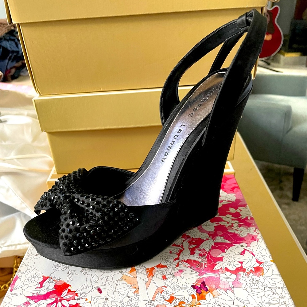 Chinese laundry black women’s wedge heel 8M